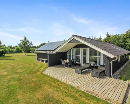 "Harmen" - 1.1km from the Sea Hotels in Bindslev