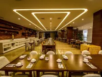 Hariston Hotel&Suites, Pluit - Jakarta Hotels near Green Bay Pluit