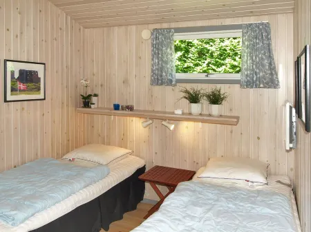 "Jolanda" - 800m from the Sea