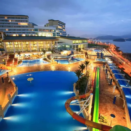 The Ocean Hotel & Resort