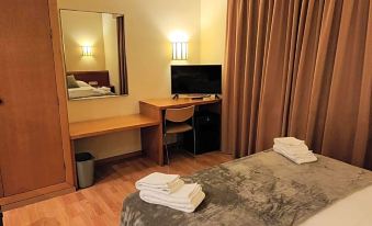 Hotel Estel - Housity