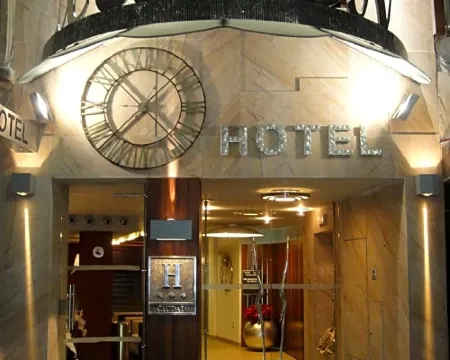 HOTEL XAUEN, pleno centro con acceso autorizado y a 100m de la Catedral Hoteles en Jaén