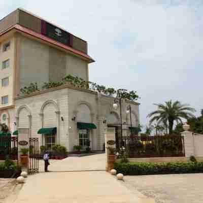 Nidhivan Sarovar Portico Vrindavan Hotel Exterior