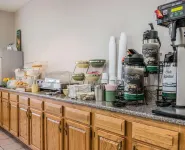 Quality Inn I-94 near Wings Stadium - sarapan