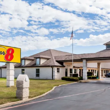 Super 8 by Wyndham Cleburne