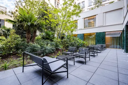 NH Collection Antwerp Centre Отели в г. Антверпен