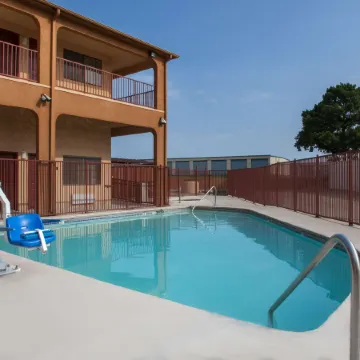 Super 8 by Wyndham Bastrop TX