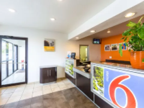 Motel 6 Klamath Falls, or Hotels in Altamont