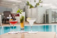 Hennessy Park Hotel - Pools