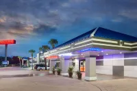 Travelodge by Wyndham Deltona Hotels in Deltona