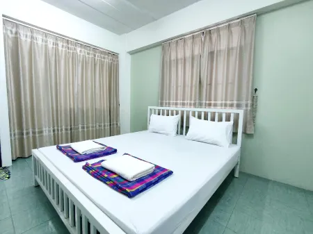 Jaroonwej Bangsaen Отели рядом с достопримечательностью «Bangsaen Beach Roundabout»