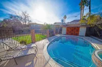 Las Vegas Pool House Hotels near 4sSmokeShop