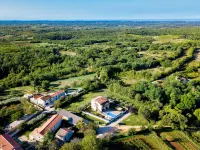 Kristina Hotels in Radovani