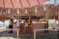 On Hotels Oceanfront Adults Designed - Bares