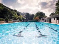 Sunday Box Hill Burford Bridge Hotel - Pool
