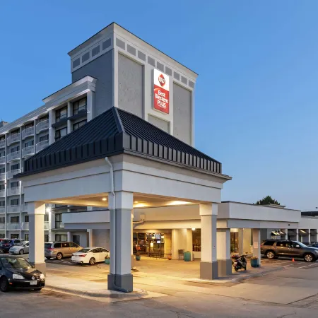 Best Western Plus Midwest Inn Отели рядом с достопримечательностью «Парк аттракционов Fun-Plex»