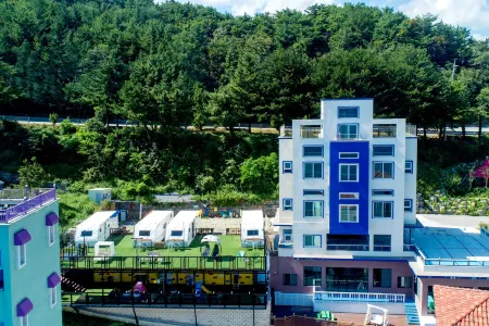 Samcheo Tayo Caravan Отели рядом с достопримечательностью «Cave Mystery Hall»