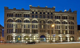 Hilton Garden Inn Milwaukee Downtown - Housity