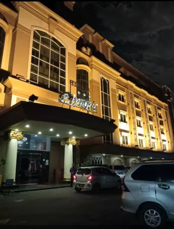 Olympic Hotel Отели рядом со станцией Jakartakota Station