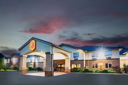 Super 8 by Wyndham Cornwall on