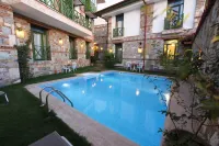 Celsus Boutique Hotel - Kolam Renang