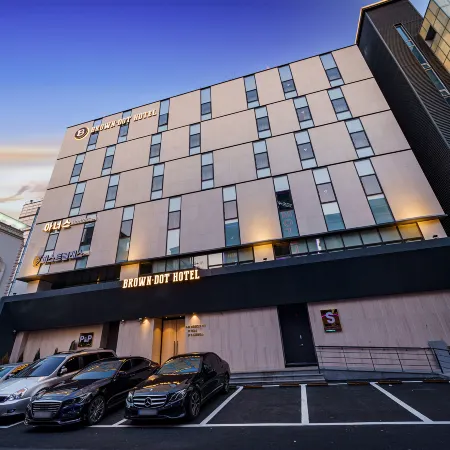 Brown Dot Hotel Daegu Suseong Отели рядом с достопримечательностью «Национальный музей Тэгу»