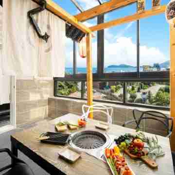 White Black Pension in Geoje Island Rooms