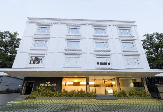White Palace Hotel 외관