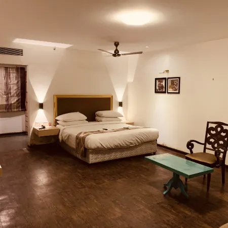 Hotel Sabareesh Park