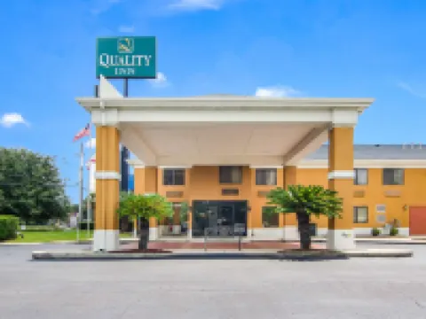 Quality Inn Near University of Mobile Hotels in Saraland