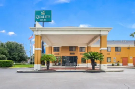 Quality Inn Near University of Mobile Hotels in Saraland
