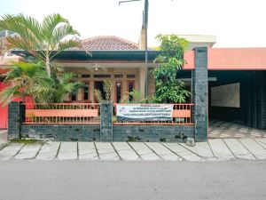 Homestay Jogja Dekat Gembira Loka by Simply Homy