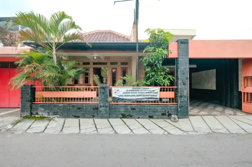 Homestay Syariah Dekat Gembira Loka by Simply Homy Hotels in Kecamatan Kotagede