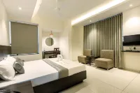 Hotel Paramount Suites & Service Apartments - 2-Star