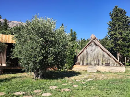 Olea Residence, Luxury Sea View Apartment with Private Beach Отели рядом с достопримечательностью «Qeparo Beach»