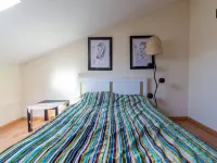 Double Room 1 At Albarraque Shared Bathroom /between Cascais Hotels in Rio de Mouro