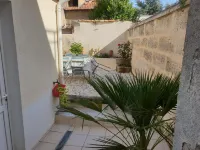 Maison de Ville Confortable Avec Cour Interieure - Pysäköinti