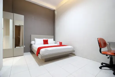 RedDoorz Plus Near Upn Jogjakarta 2 Các khách sạn ở Depok