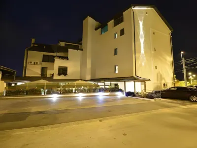 Hotel Meridian Hotels near Daffodils' Park