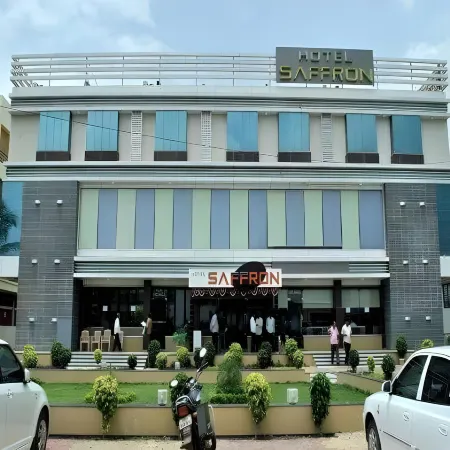 Hotel Saffron Отели в г. Навсари