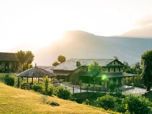 Mountain Lodges of Nepal - Tomijong