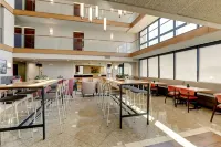 Drury Inn & Suites Marion - breakfast