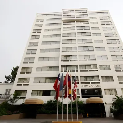 Suites del Bosque Hotel サン・イシドロ周辺のホテル