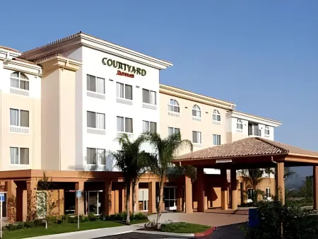 Courtyard Ventura Simi Valley Отели рядом с достопримечательностью «Парк Секвойя»