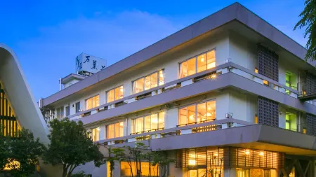 Yugawara Manyoso Отели рядом с достопримечательностью «Nishimura Kyotaro Memorial»