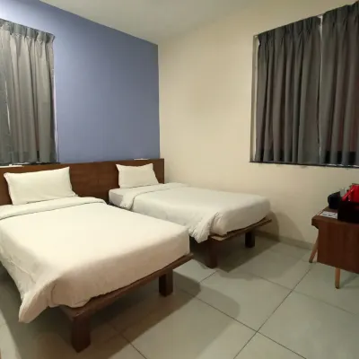 Sharman Suites Hotels near Ramakrishna Math Library