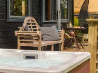 Lodge 4 Hot Tub - Chalets