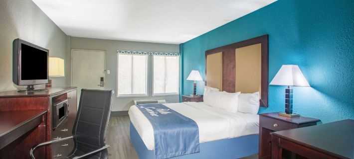 Days Inn by Wyndham Mobile I-65 Отели в г. Мобил