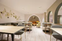 Citadines Toison d'Or Brussels - breakfast