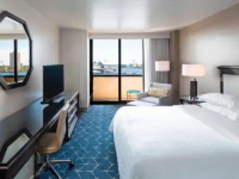 โรงแรมเชอราตัน นอร์ฟอล์ก วอเตอร์ไซด์ โรงแรมในนอร์ฟอล์ก